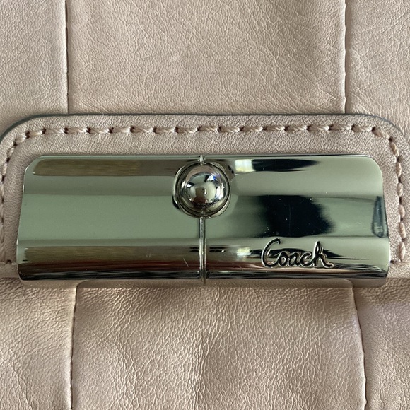 Authentic Coach Leather Wristlet - Picture 2 of 7